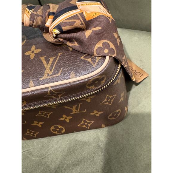 *Authentic* LOUIS VUITTON - Nice Mini Vanity Case w/LV Scarf - Picture 9 of 10